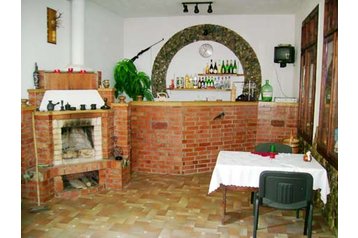 Ukrajina Privát Pečenižyn, Eksterijer